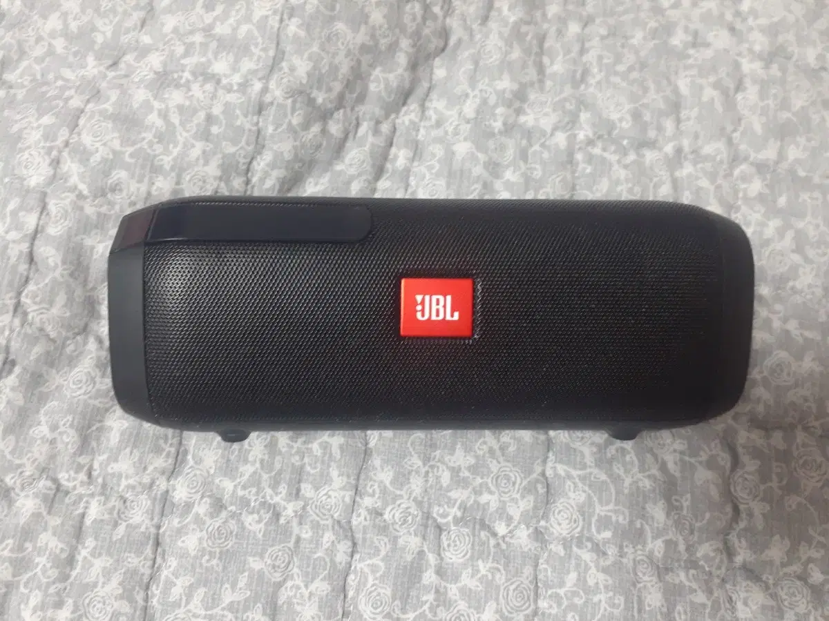 JBL Tuner FM 라디오,블루투스 스피커 판매합니다